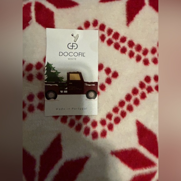 DOCOFIL WHITE Reversible Snowflakes Motif Blanket Throw - Picture 6 of 7